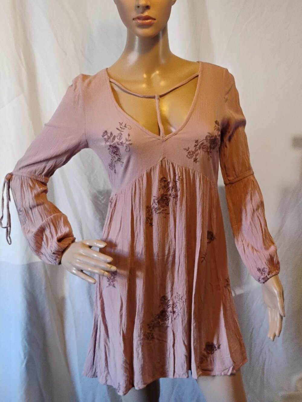 American Eagle Outfitters | Two Tone Pink Embroidered Rose Dress | XS | Like New